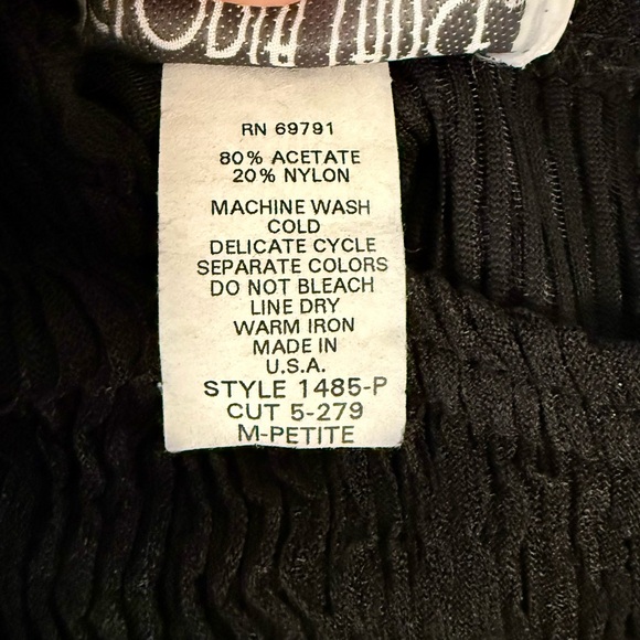 Vintage Black Crinkle Shoulder Pad Top – Gloria Lance – M Petite – Made in USA - Picture 7 of 7